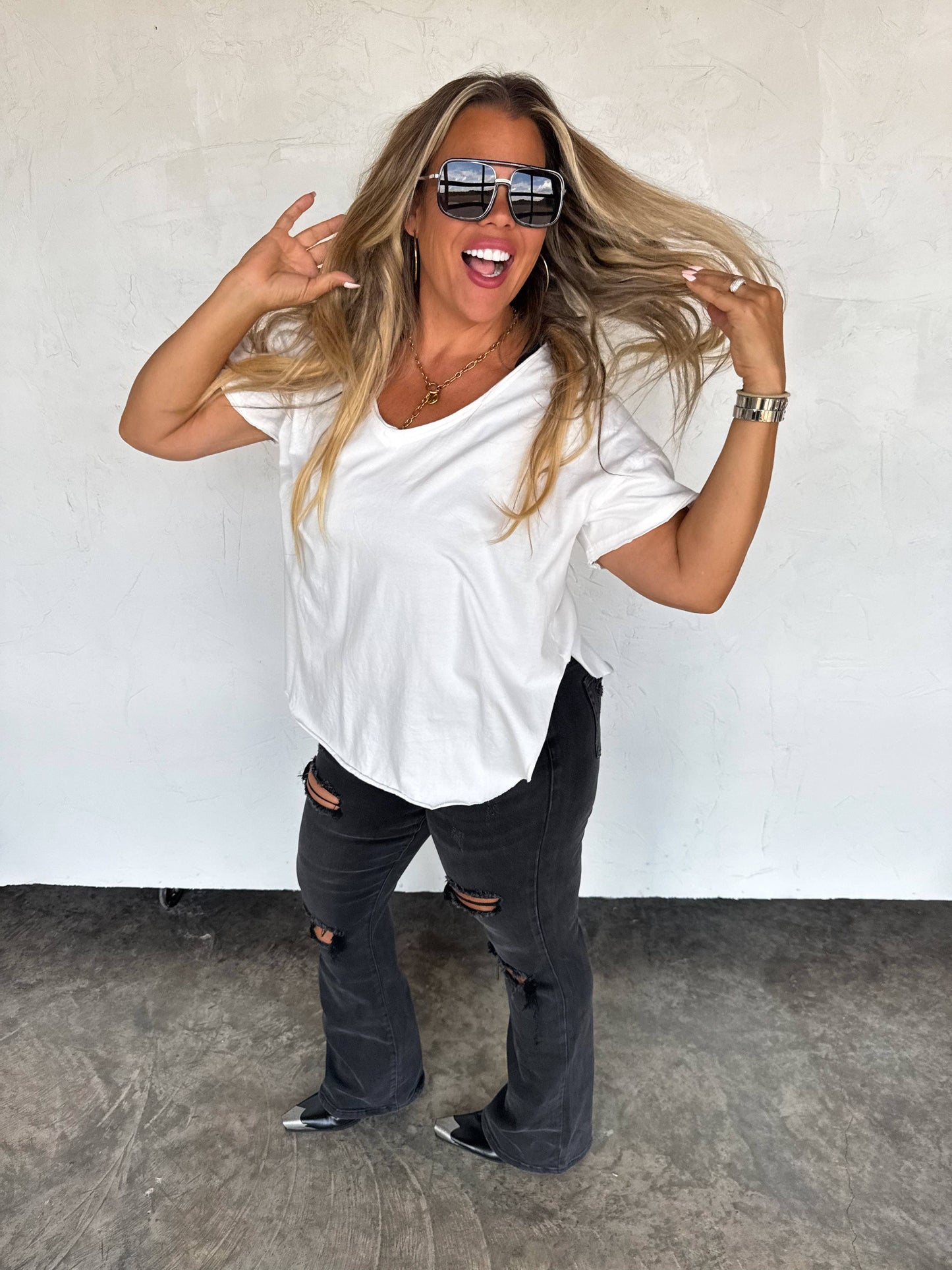 STRAIGHT LEG DISTRESSED JEANS