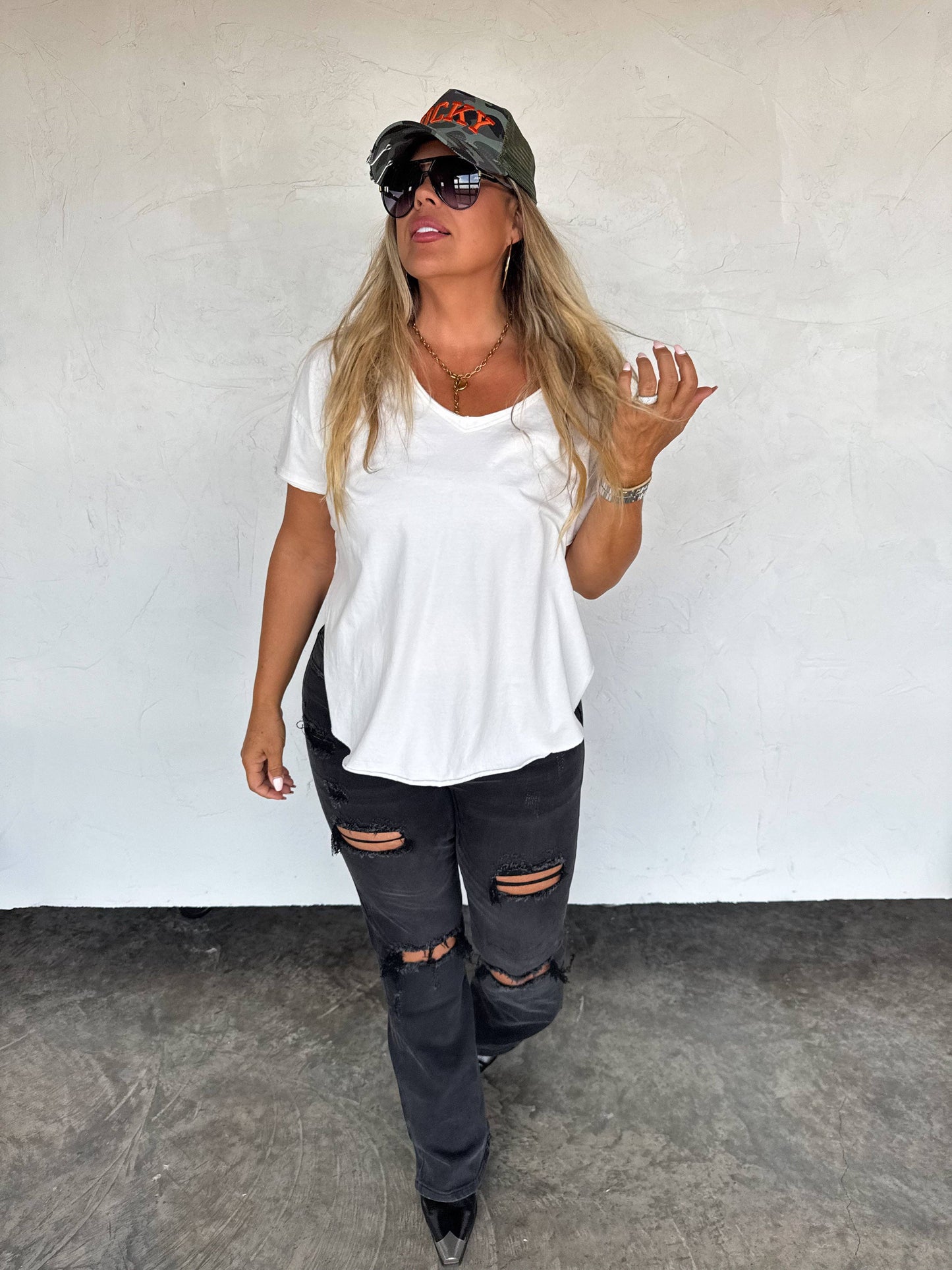STRAIGHT LEG DISTRESSED JEANS