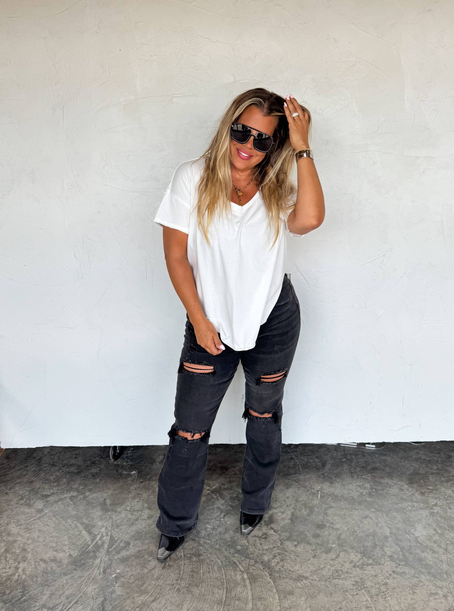 STRAIGHT LEG DISTRESSED JEANS