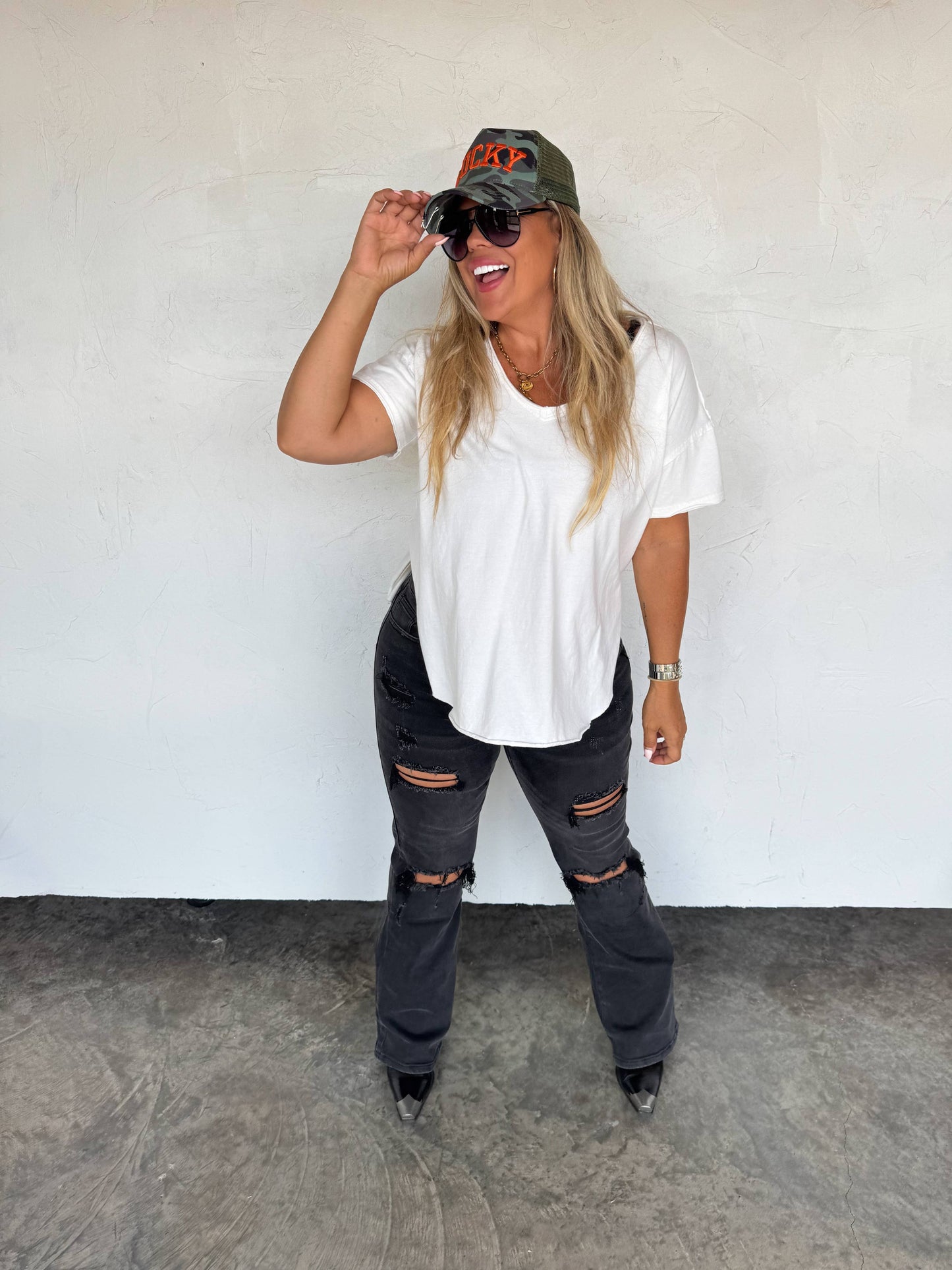 STRAIGHT LEG DISTRESSED JEANS