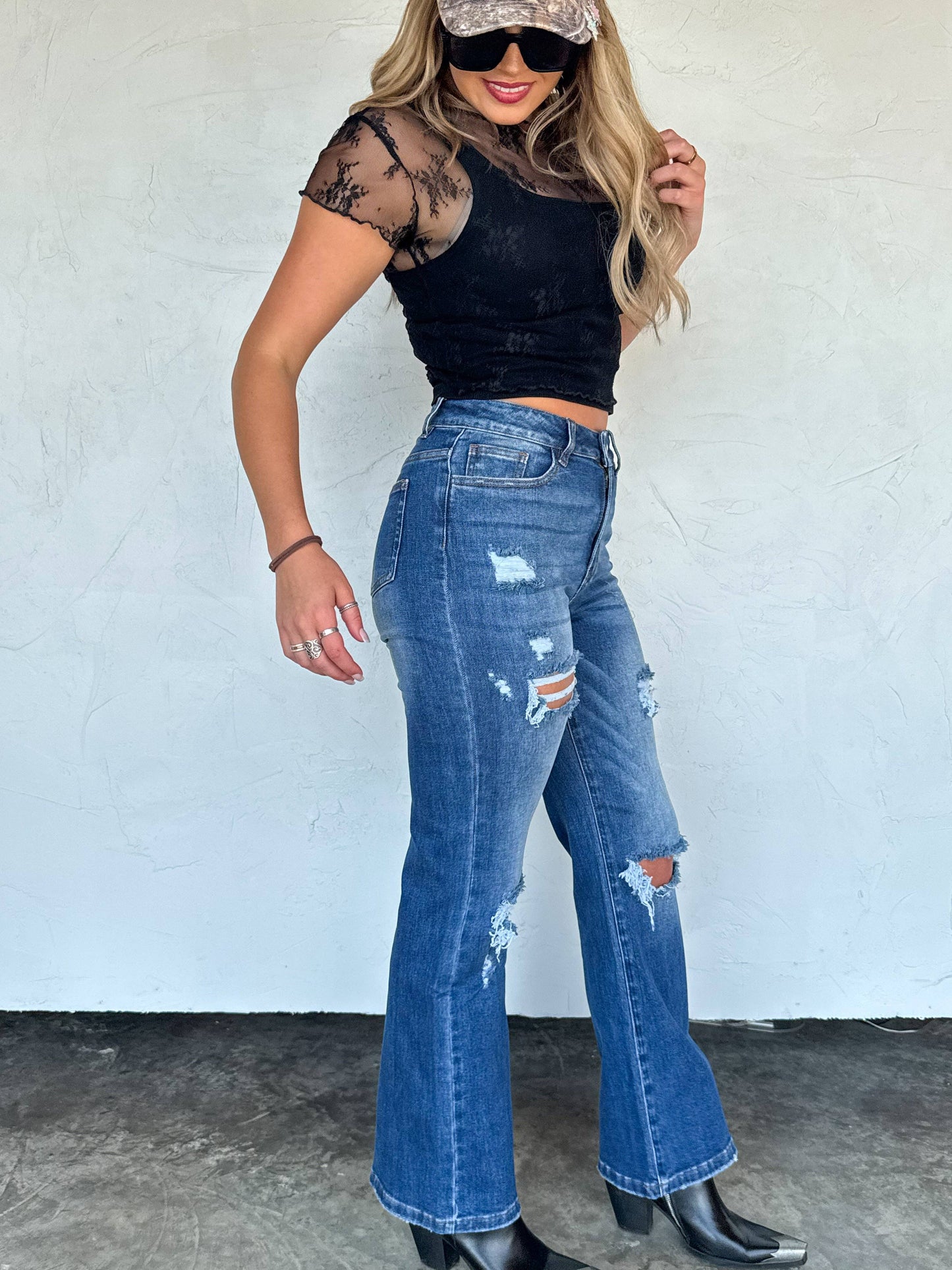 STRAIGHT LEG DISTRESSED JEANS