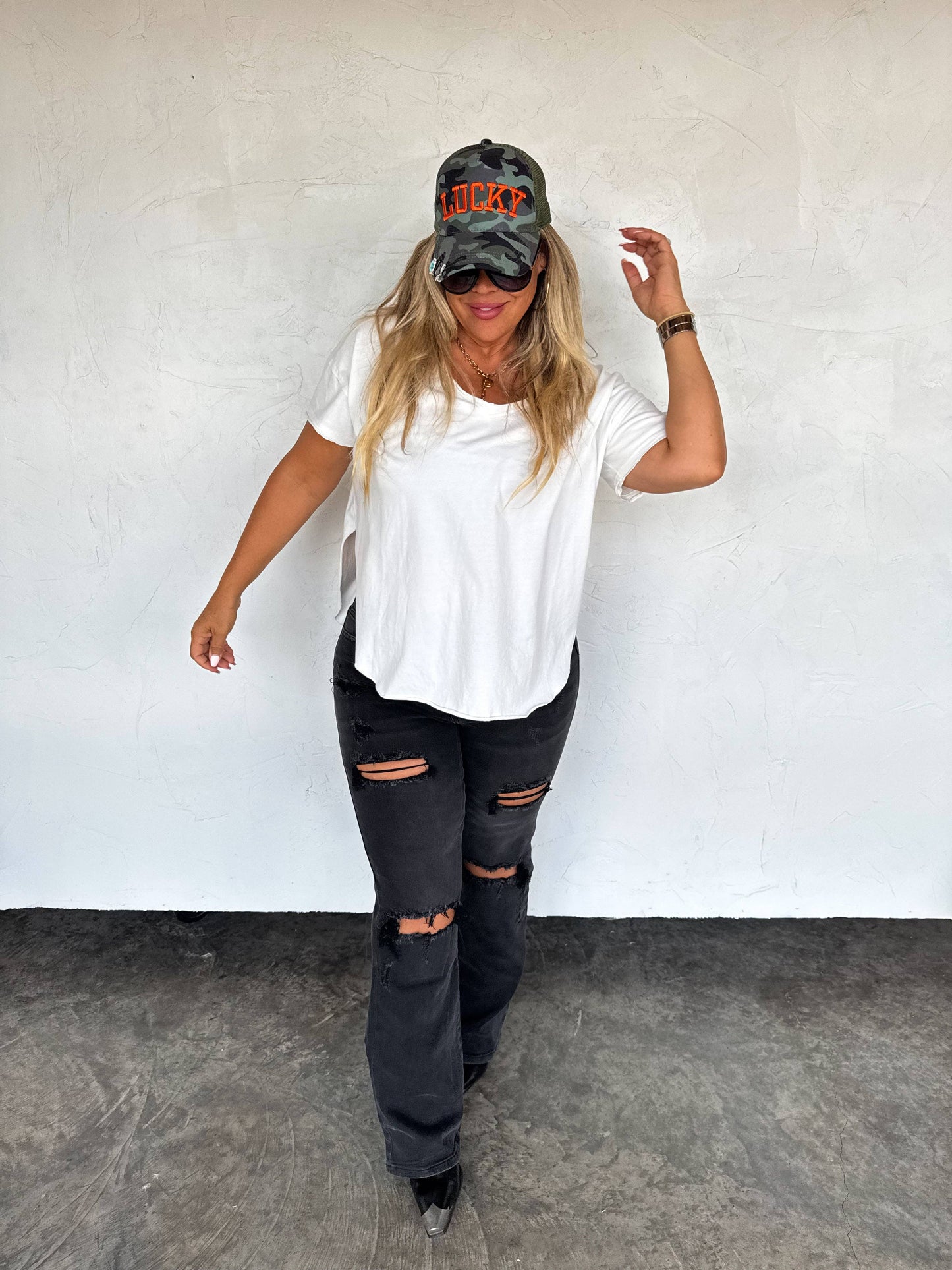 STRAIGHT LEG DISTRESSED JEANS