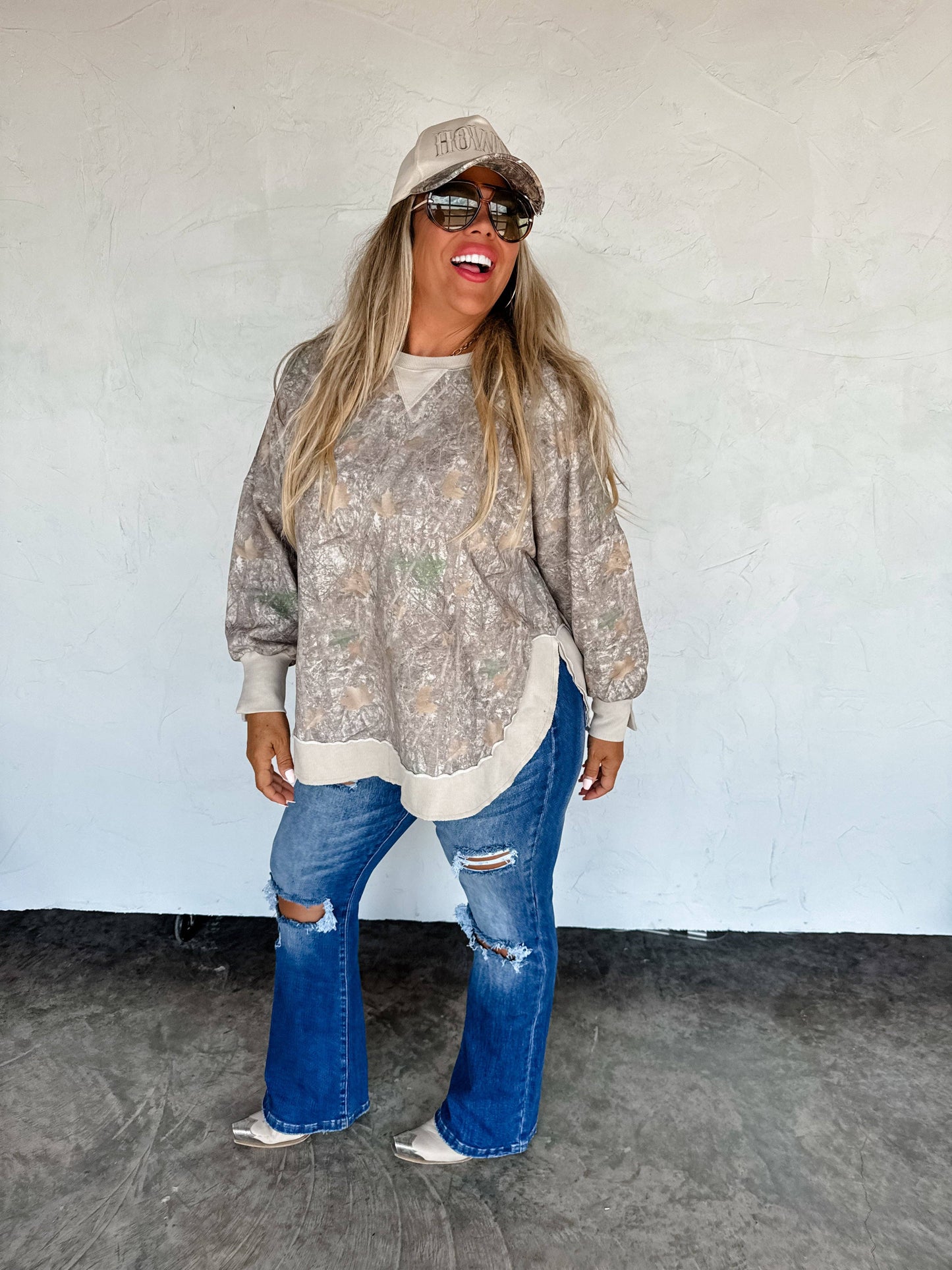 STRAIGHT LEG DISTRESSED JEANS